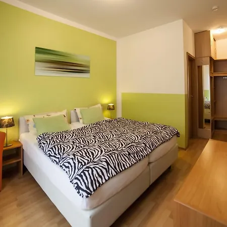 Hotel Am Gutspark Prager Gbr Leipzig Room photo