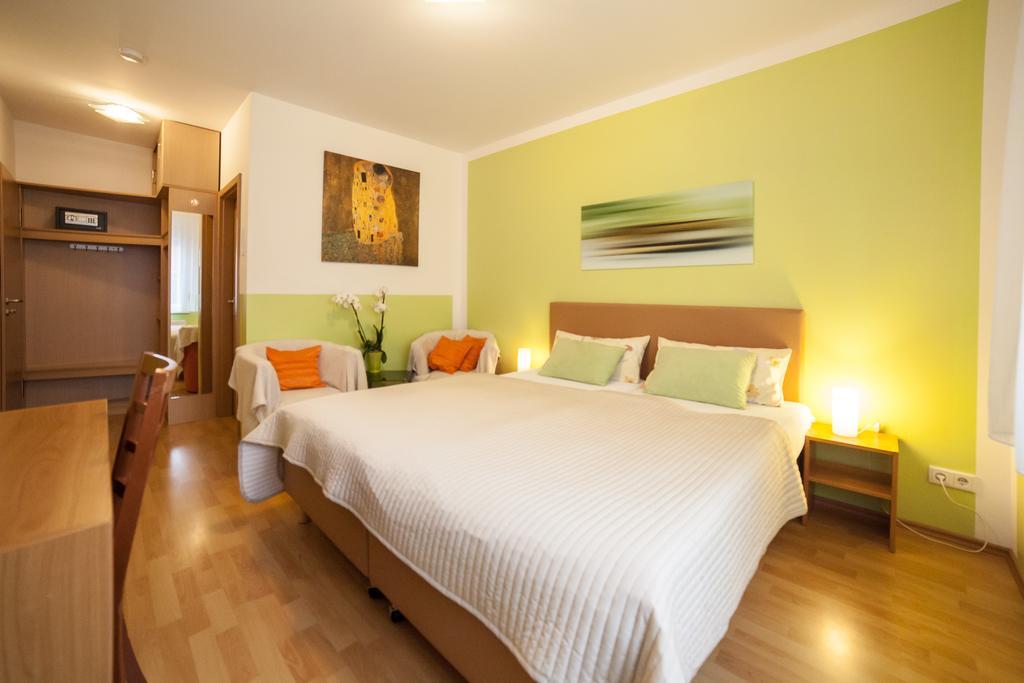 Am Gutspark Prager Gbr Apartment *