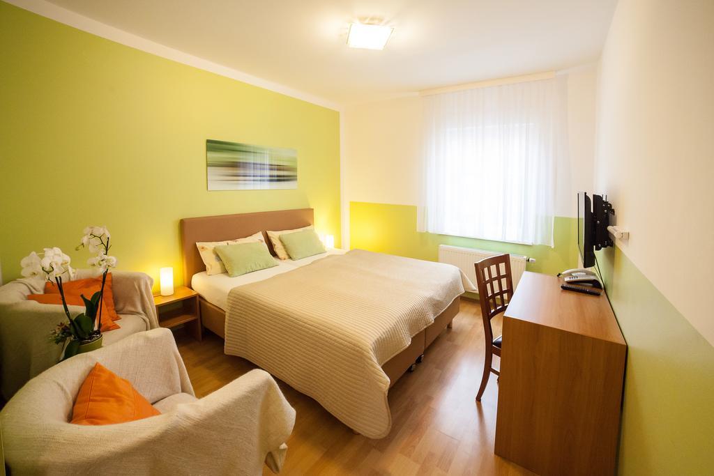 Am Gutspark Prager Gbr Apartment