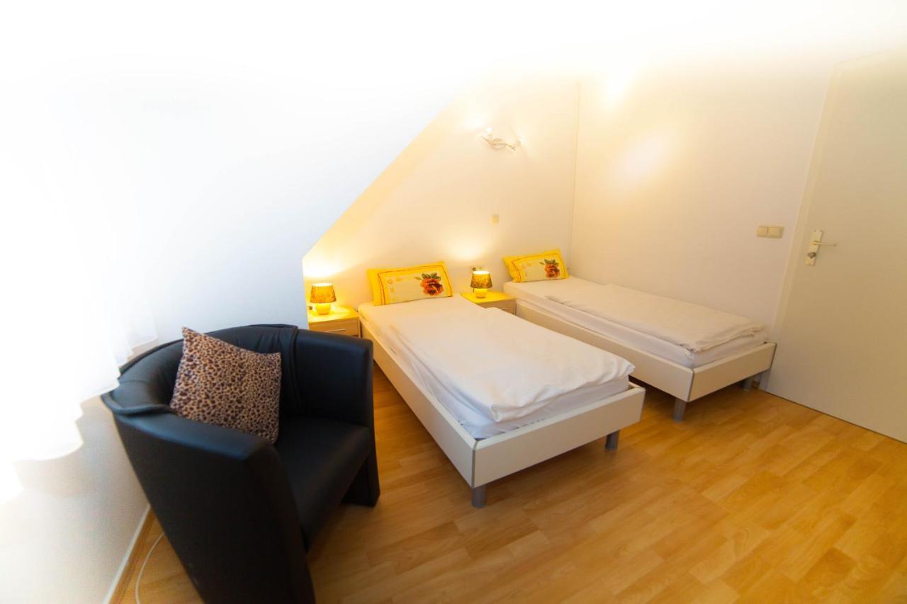 Am Gutspark Prager Gbr Apartment